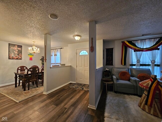 Photo - 10633 Cyrus Dr