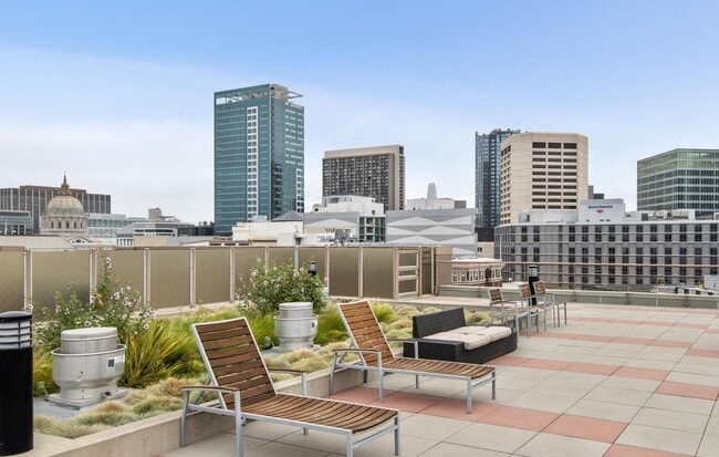 Building Photo - Apart