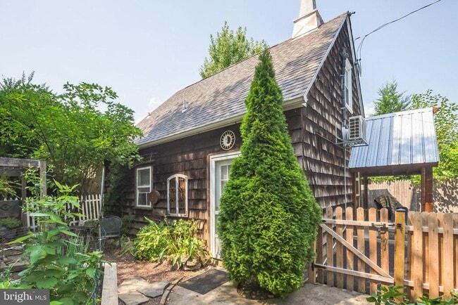 Photo - 808 Monroe Ave