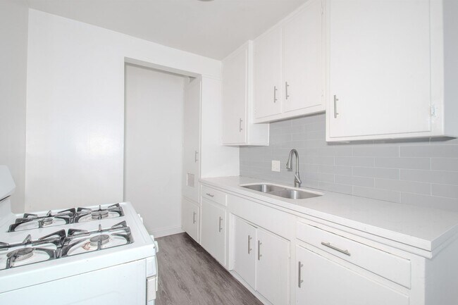 Building Photo - 1131-1135 E. 4th St.