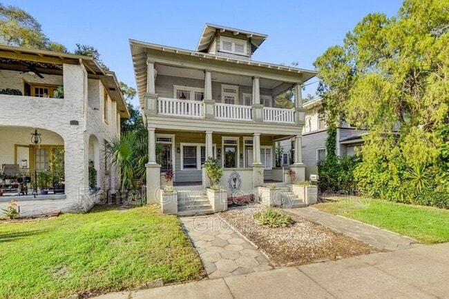 Photo - 2329 College St