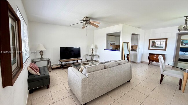 Building Photo - 459 Monaco J Unit 459