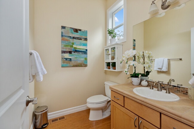 Photo - 351 Lind Ave NW