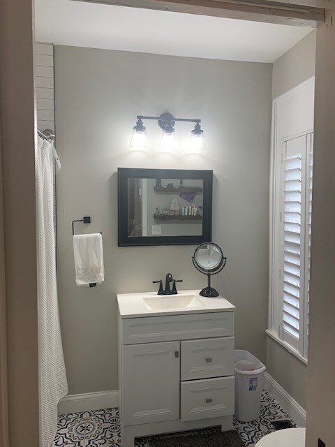 Bathroom 1 - 628 Wilson Ave