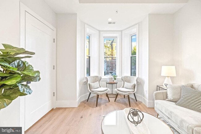 Photo - Absolutely Incredible, Light-Filled 2 Leve...