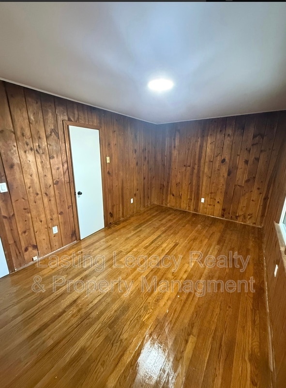 Photo - 904 Marsh St