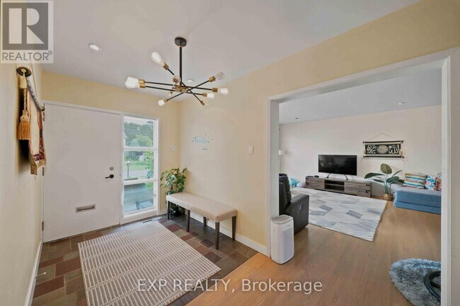Photo - 304 Roger Rd