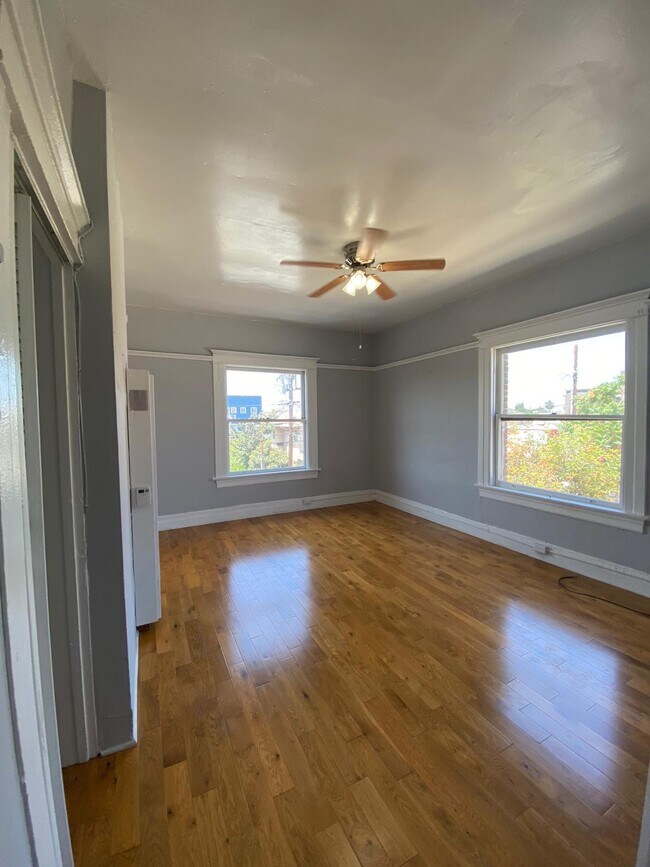 Photo - 1647 W 11th St Apartments Unit 309