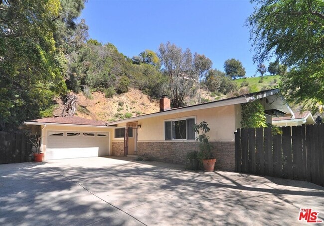 Building Photo - 2540 Laurel Pass Ave Rental
