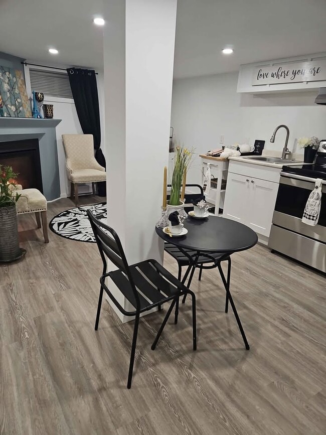 Photo - 391 Victoria St S Unit 2-Bed