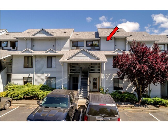 Building Photo - Application Pending - 2 Bed, 2 Bath Upper ... Rental