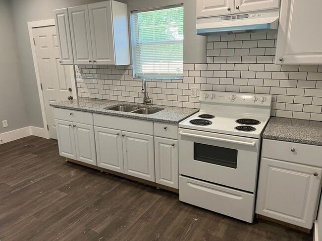 Building Photo - 434 S High St Unit b