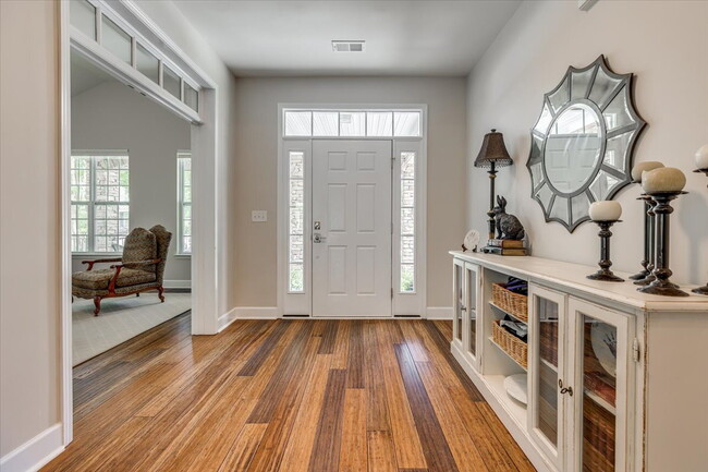 Photo - 1007 Kaiser Way
