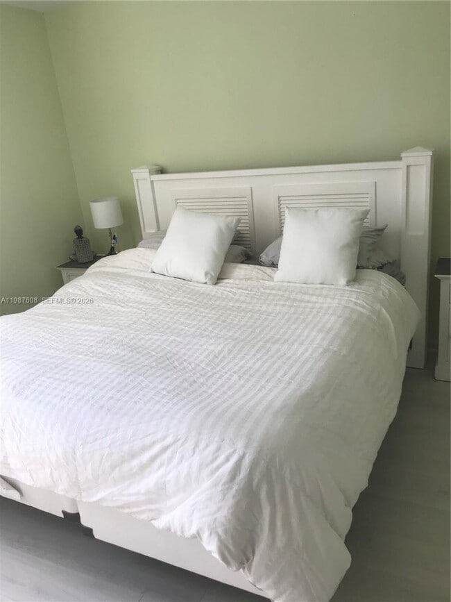 Building Photo - 3001 S Ocean Dr Unit 847