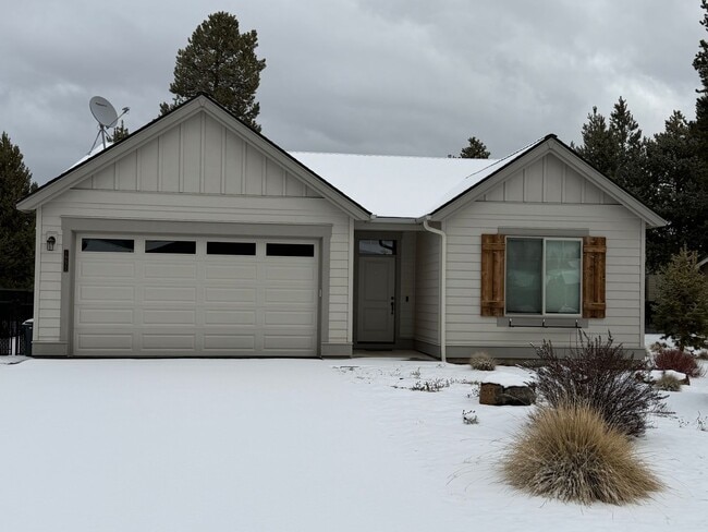 Building Photo - Immaculate 3-Bedroom Home with Open Layout in Crescent Creek