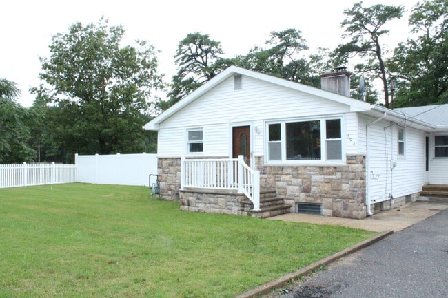 Building Photo - 254 Admiral Ave