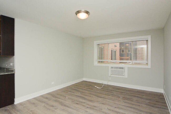 447 W Surf St Unit 024