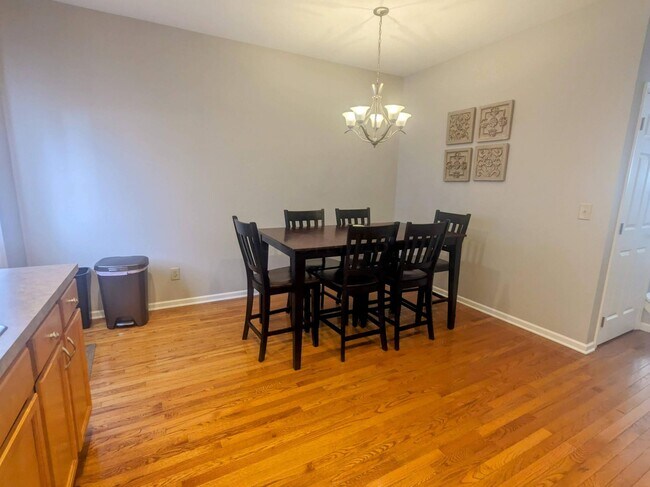 Photo - 498 E Kossuth St