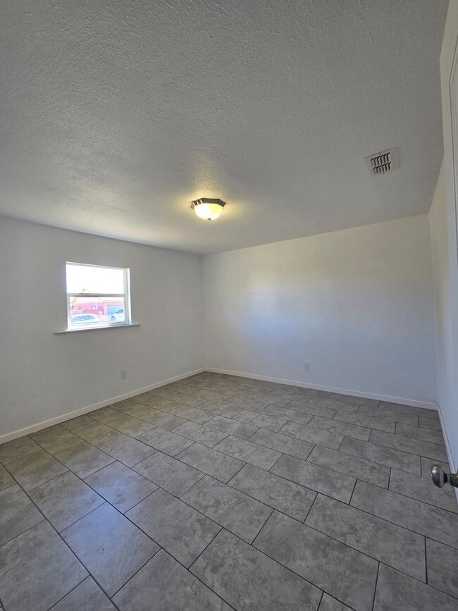 208 Lincoln Ave