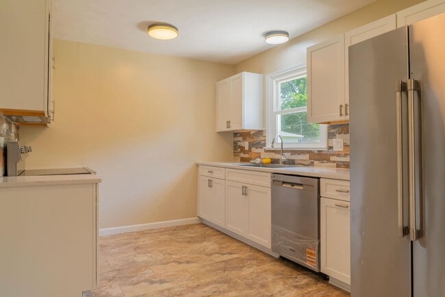 Photo - 462 Woodview Dr