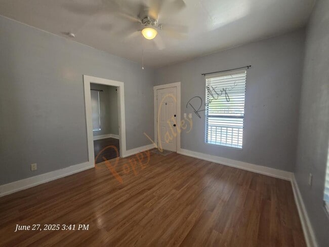 Photo - 305 Grandview Ave