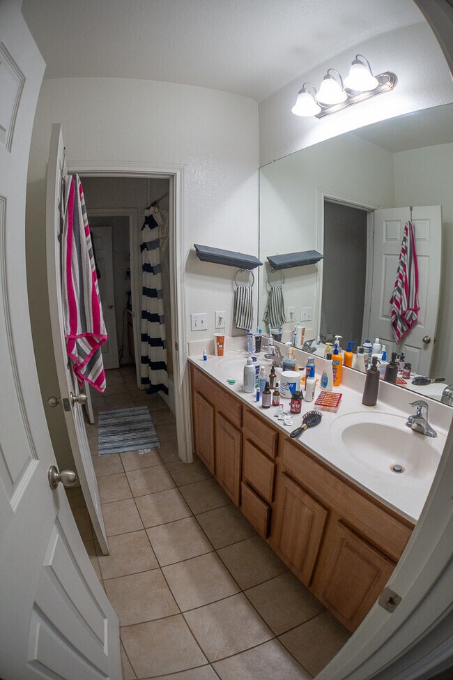 Photo - 311 W 35th St