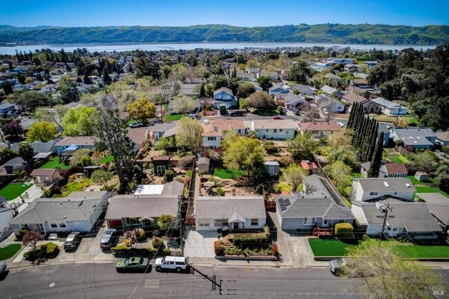 Photo - 250 Hillcrest Ave