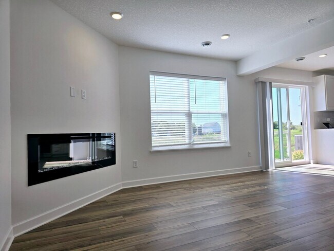 Photo - 1103 Middlefield Rd