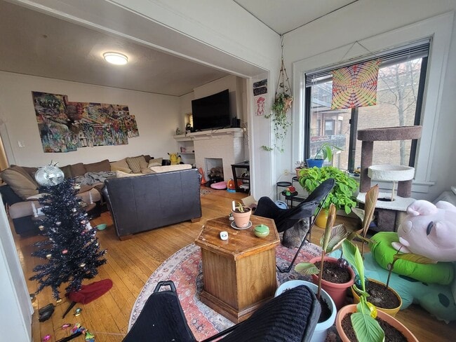 Photo - Ed's Arms Apartments