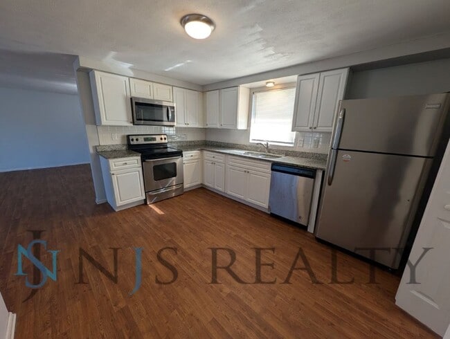 Photo - 3/2/1 1508 Sq. Ft. LARGE Corner Lot home: Updated Kitchen & Baths, NEW paint, NEW floors, Fenced ...