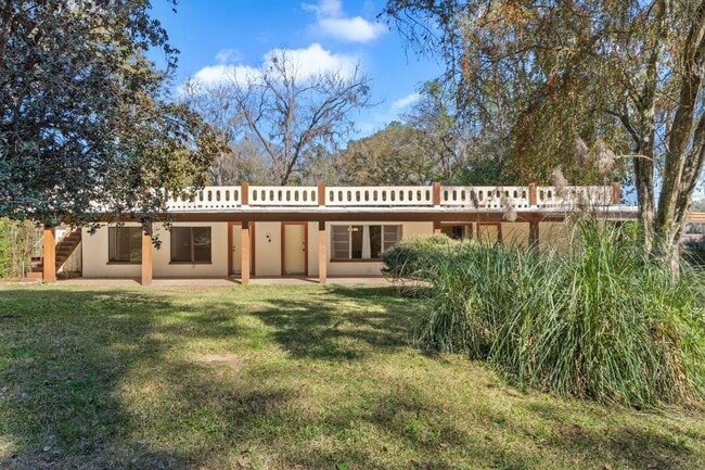 Building Photo - Spacious & Modern 2-Bedroom Duplex in Priv...