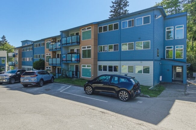 Photo - Light & Bright Tukwila Condo
