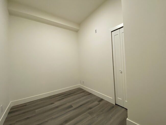 Photo - 8447 202 St