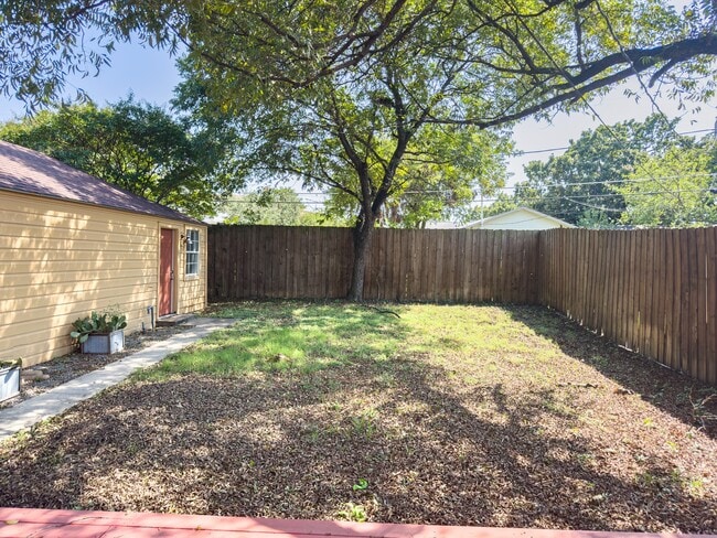 Photo - 2222 Carnes St