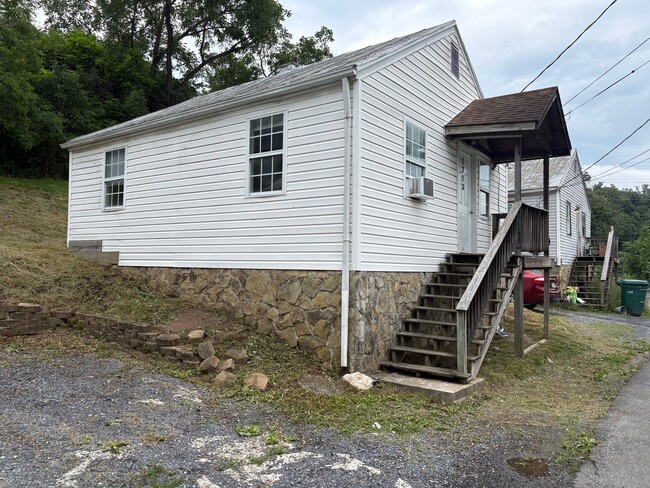 Photo - 1713 E Main St
