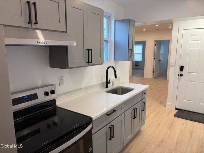 31 Van Zandt St Unit #3