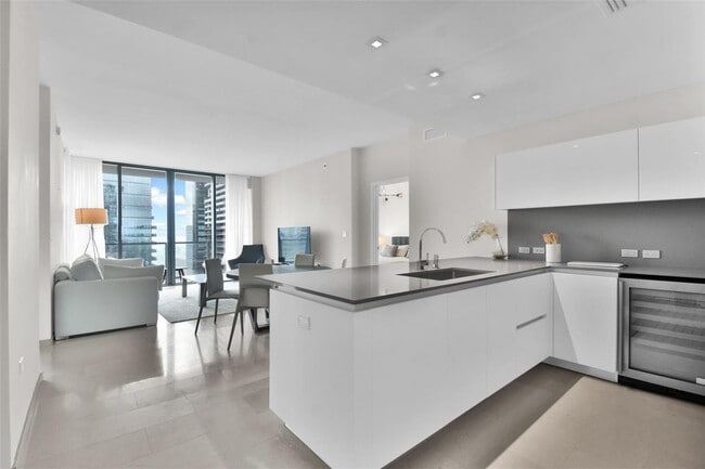 Photo - 88 SW 7th St Unidad 3503