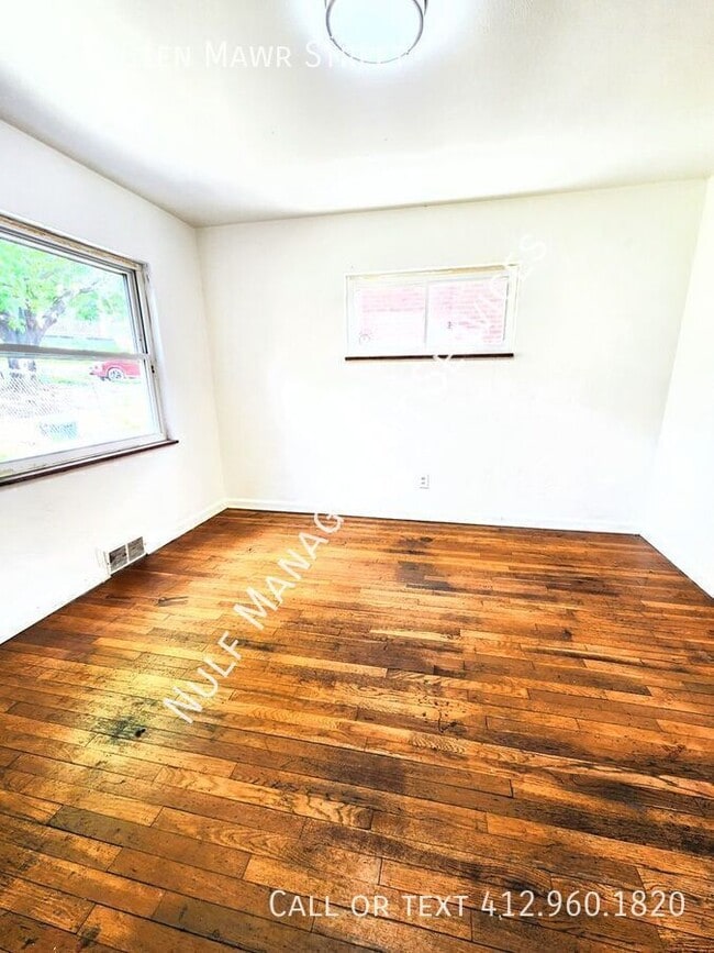 Photo - 2725 Glen Mawr St