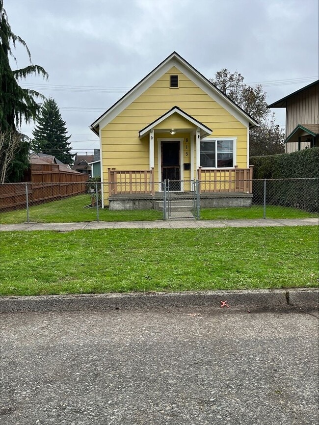 Building Photo - Charming home in Edison District