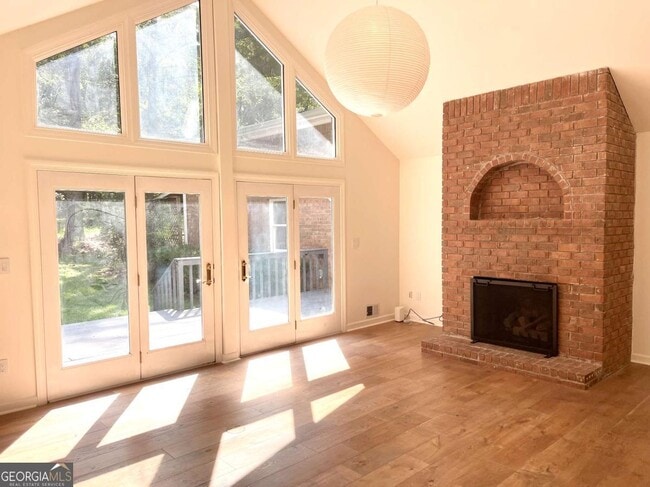 Photo - 160 Farm Ln