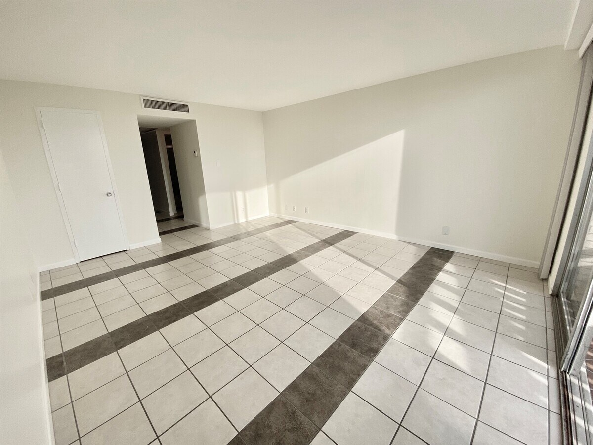Photo - 2016 Main St Unit 1612