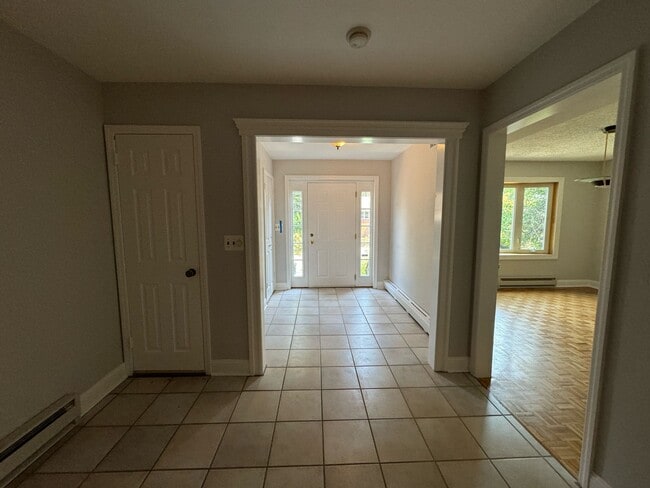 Photo - 537 Winterburn Grv