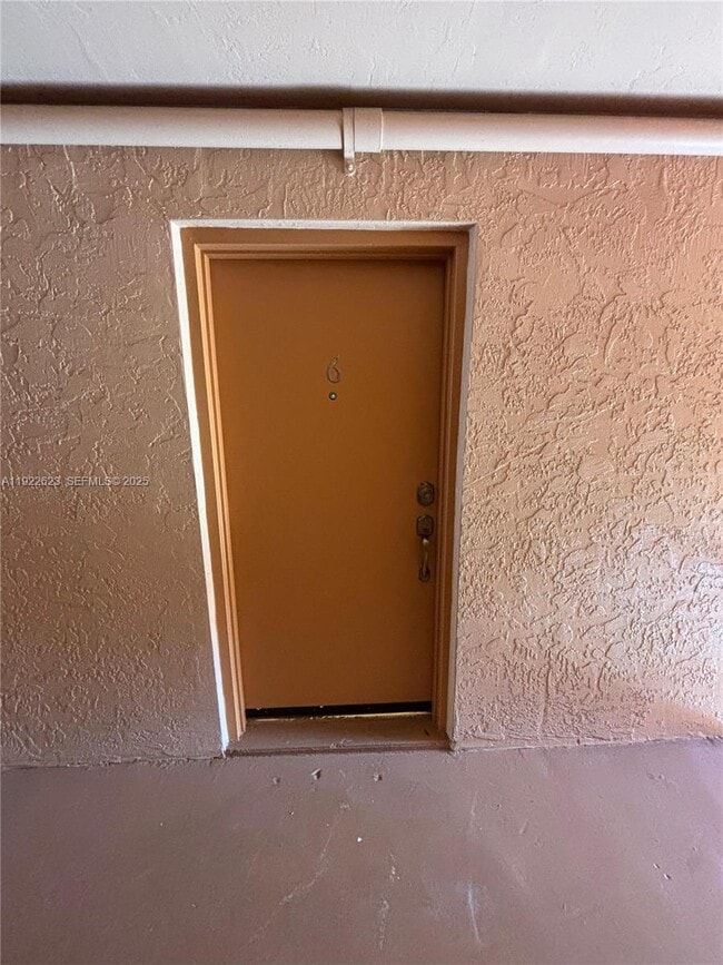 Building Photo - 7121 Miami Lakes Dr Unit Q6