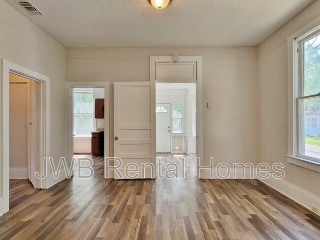 Photo - 3401 N Pearl St