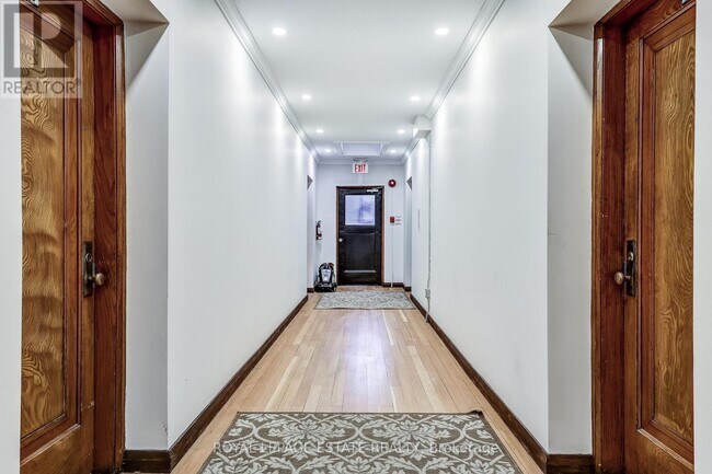 Photo - 922 Bathurst St Unit 6