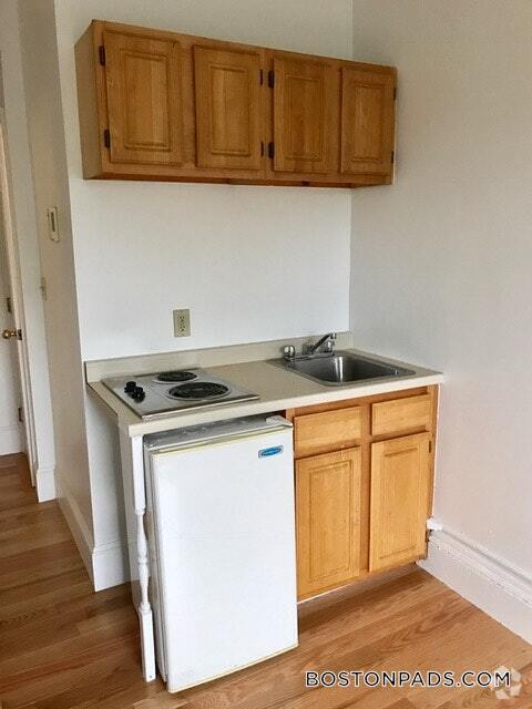 Building Photo - 1077 Beacon St Rental