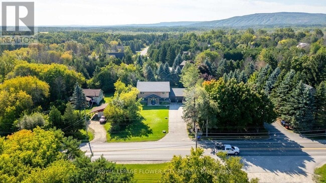 Photo - 734 Mountain Rd