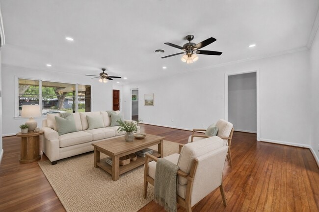5027 Creekbend Dr