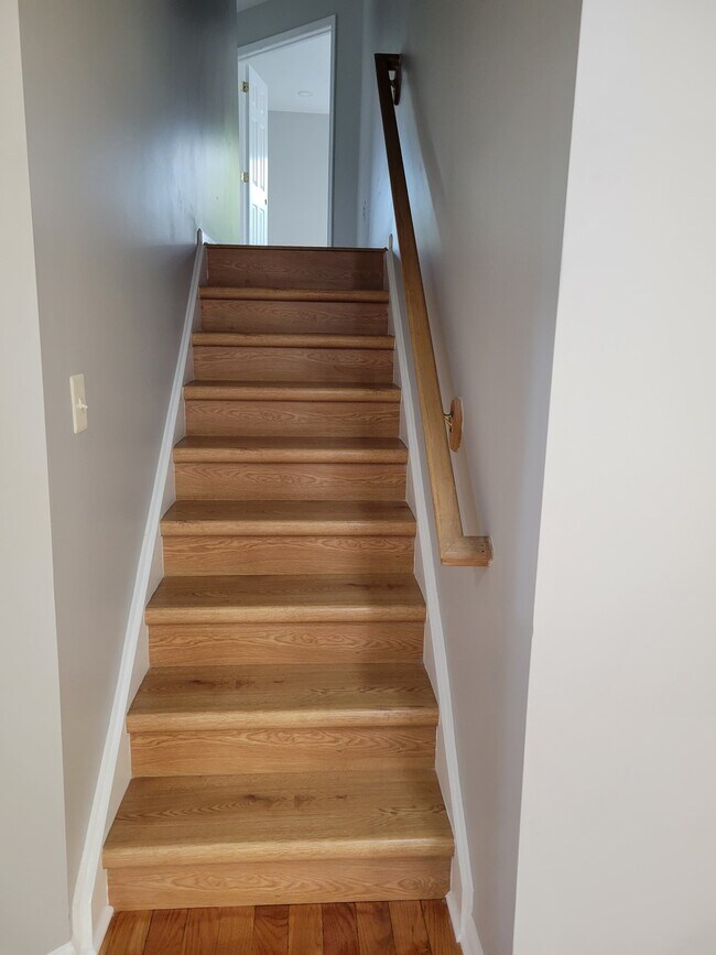 Photo - 103 Rip Van Dam Ct