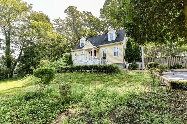 Building Photo - 6911 Elm Dr